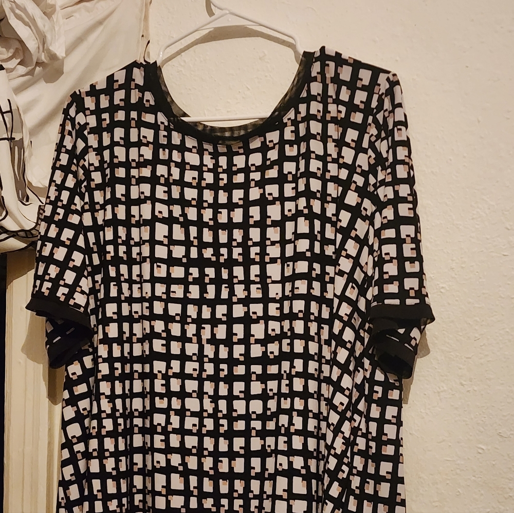 Anne Klein Black and White Geometric Blouse